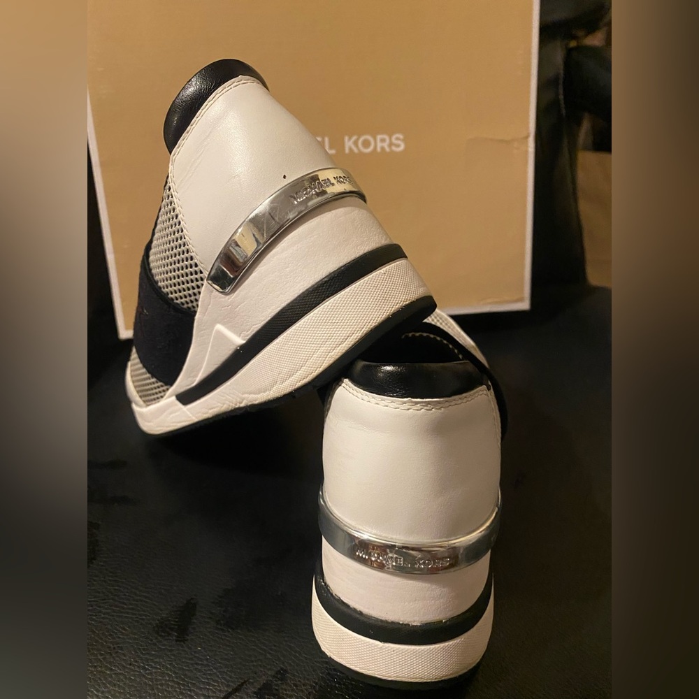 Preloved w/box Michael Kors monochrome slip-on Sneakers for women’s, size 7.5 - Picture 6 of 15